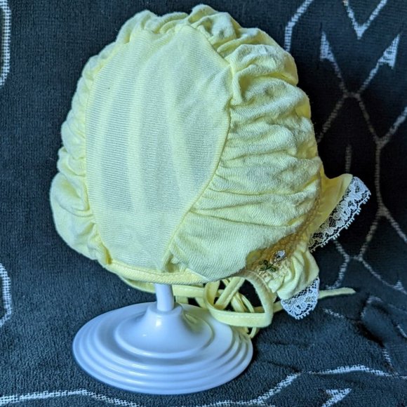 10% OFF   Vintage Smocked Baby Bonnet   c mid-1970s - Picture 3 of 5